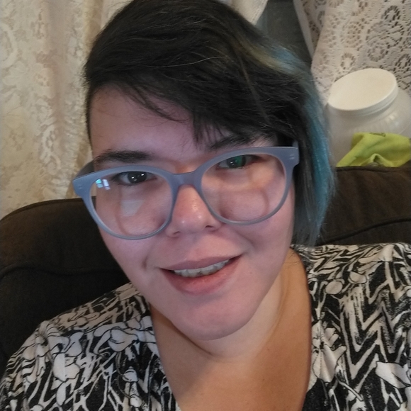 Meet your Posher, Krystal - Picture 2 of 2